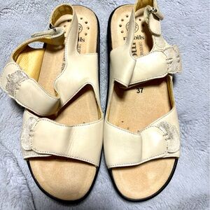 MOBILS Cream Comfort Sandals with Adjustable Ankle Strap. Size 37.